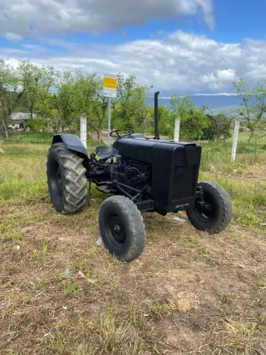 Trator Ford 8BR