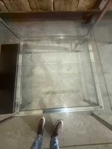 Mesa de Centro Inox com Tampo de Vidro 1x1 - Moderna e Sofisticada