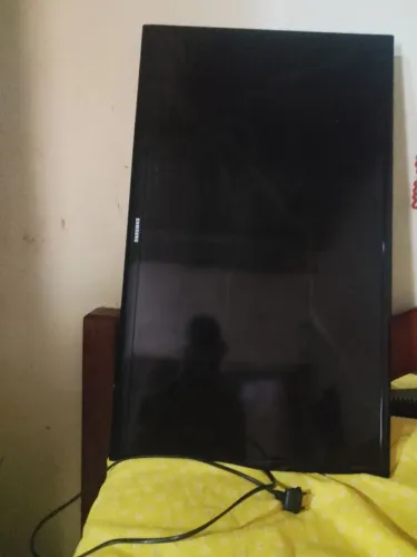 Vendo 32 polegadas quem tiver interesse p concerta . Ou retirada de peças