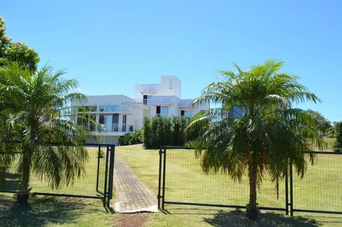 Belissima casa em condomínio fechado