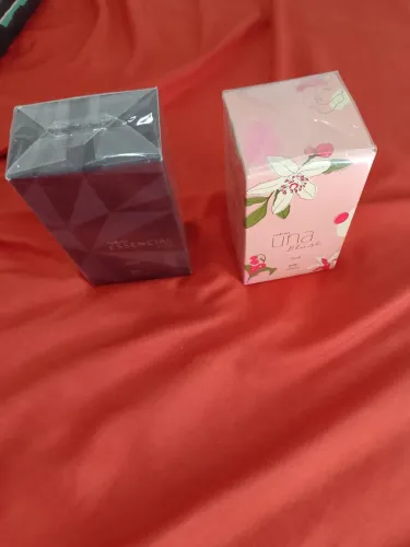 PERFUMES - COMBO DE UNA Blush NATURA e ESSENCIAL ATRAI