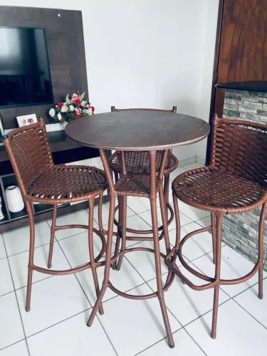 Mesa de maderia nobre, muito conservada