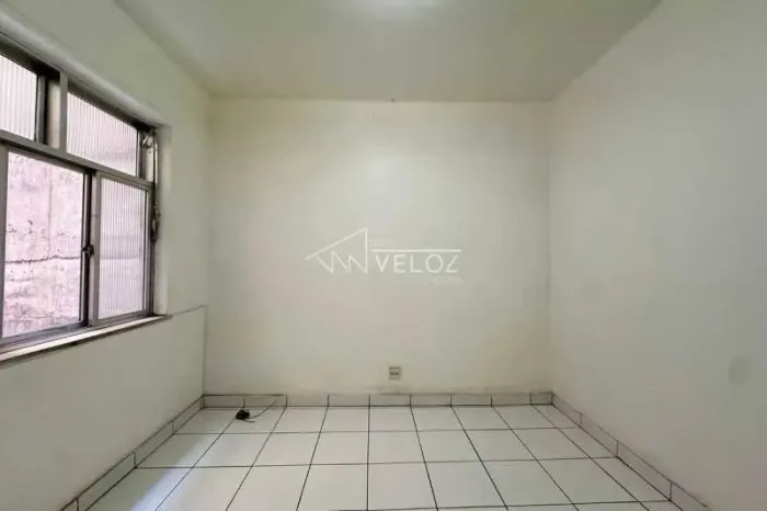 Kitnet/Conjugado : / Residencial / Centro