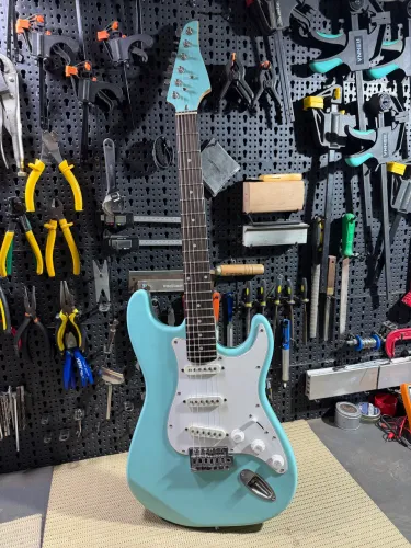 Guitarra Michael customizada