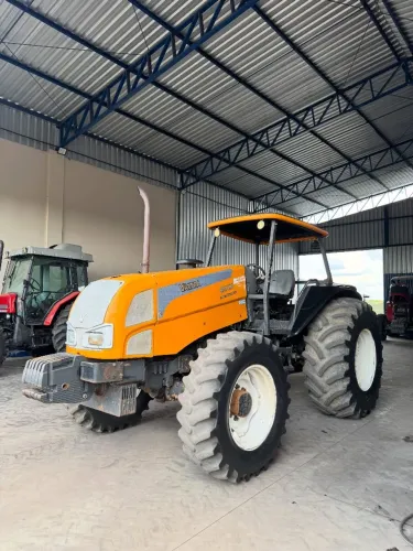 TRATOR VALTRA