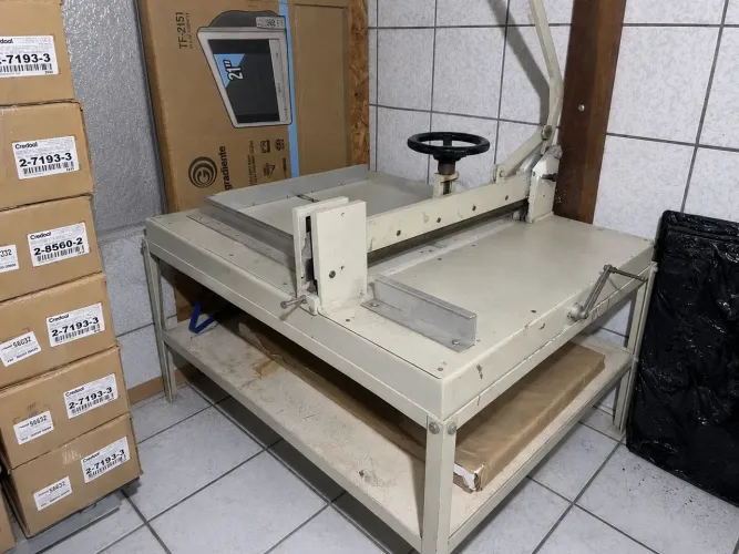 Guilhotina Gráfica Manual Industrial - Boca de 70 cm (Pronta para Uso)