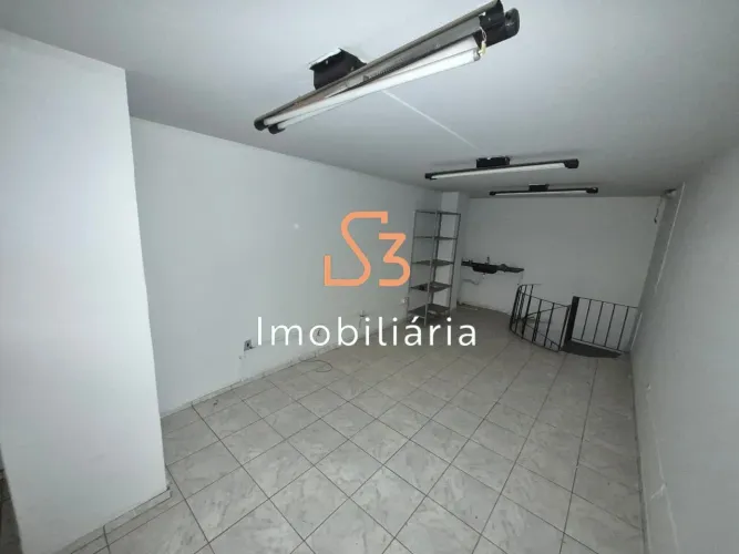 Excelente oportunidade de locação: Loja comercial no Centro de Uberlândia-MG, 3 salas, 1 b