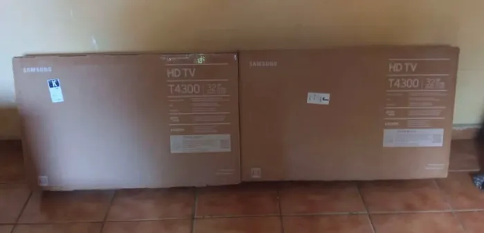 Smart TV Samsung UN32T4300A 32? HD LED obs: NOVA na caixa cada und 1.100