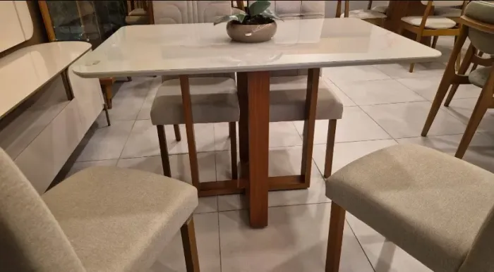 Mesa nova , pois está grande para o meu apartamento