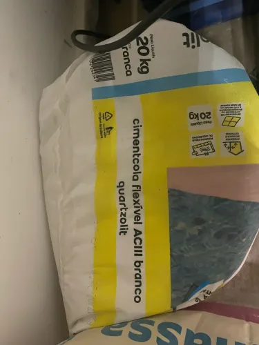 (Doação) Cimento Flexível AC3 e Peças de MDF