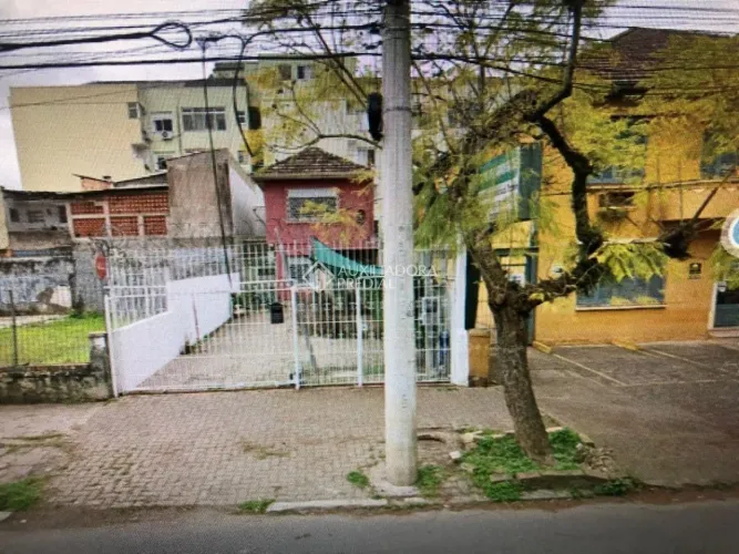 Terreno à venda no bairro Floresta com área de 218 m², sem dormitórios.