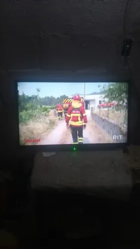TV Sony 32 polegadas,com controle.