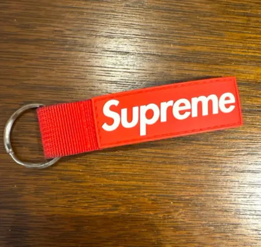 Supreme chaveiro