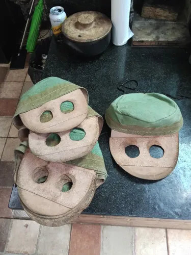 Boné antigo máscara de solda bem antigo r$ 10 reais cada