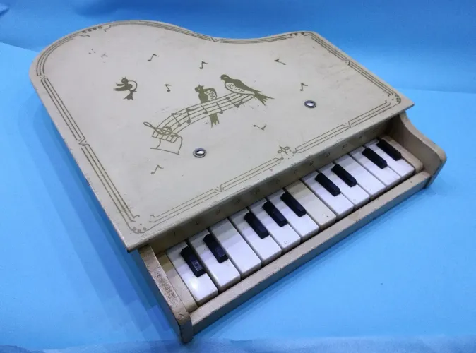 Piano de Madeira da Estrela Anos 60
