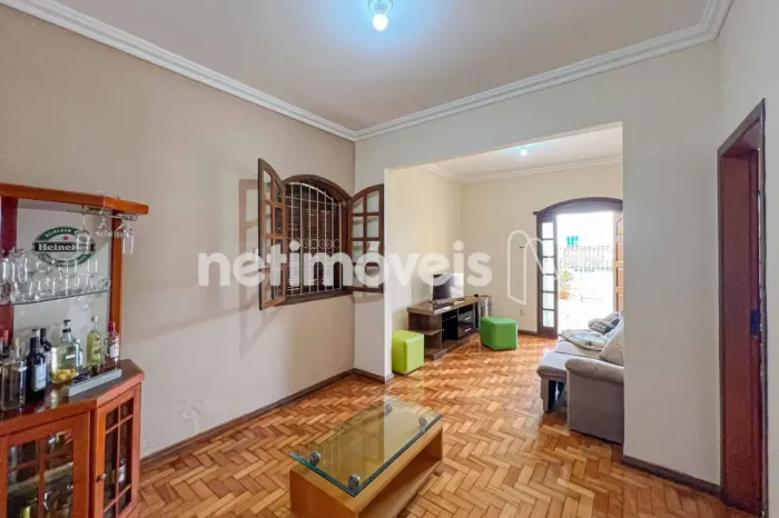 Casa exclusiva à venda 6 quartos sendo 1 suíte 2 vagas| Amplitude, conforto e excelente Lo