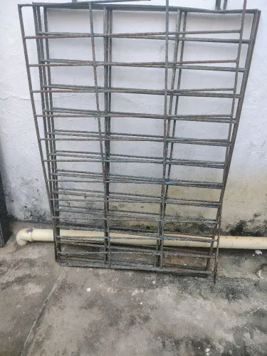 Oportunidade: Kit 4 Grades de Ferro (0,90m x 1,32m) - Preço para Desapegar