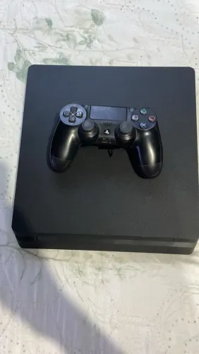 PlayStation 4 - 500gb - com 5 jogos físicos