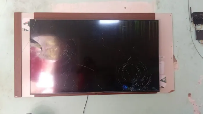 Vende-se televisão com defeito 