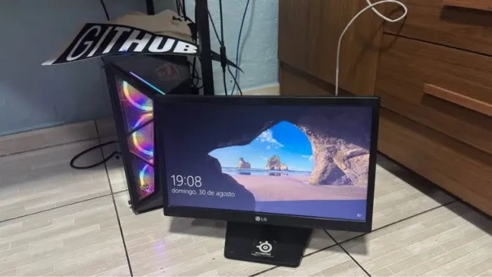 Monitor LG 19,5" (Com Fonte e Cabo VGA) - Ótimo Estado