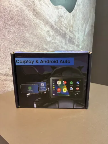 central multimídia portátil para moto com CarPlay e Android Auto sem fio.