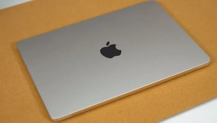 MacBook M2