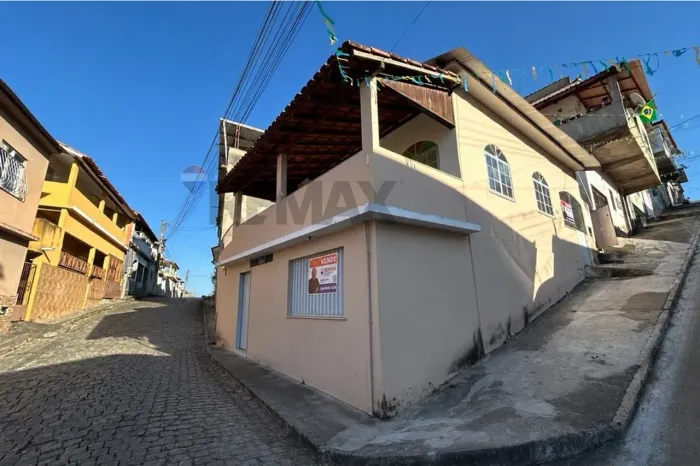 Casa com Ponto Comercial no Centro de São José do Calçado