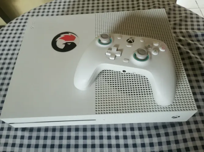 Xbox one s + controle gamesir