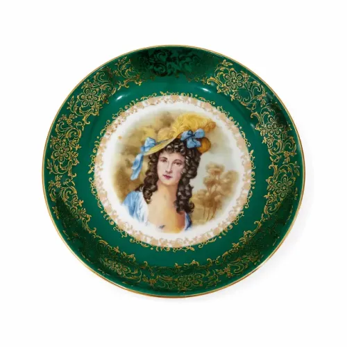 Prato Decorativo em Porcelana com Filetes Dourados e Retrato Clássico - Peça de Coleção
