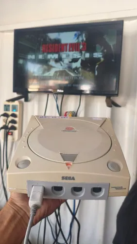 Dreamcast placa va1 revisado lendo jogos perfeitamente só o console sem acessórios