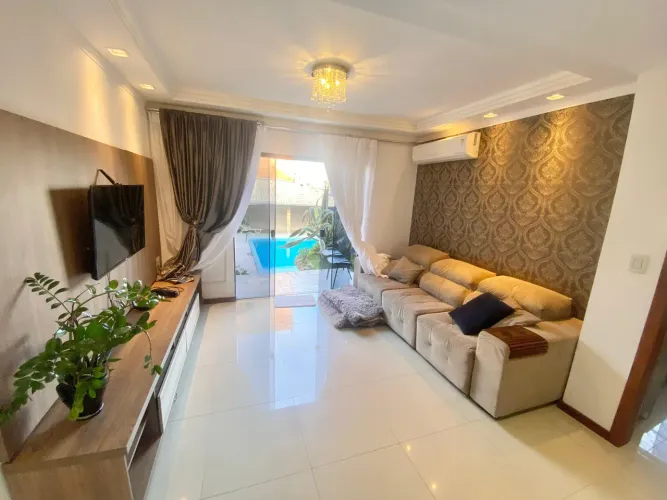 Casa com Piscina e 4 Quartos Aluguel Anual Nações Balneário Camboriú