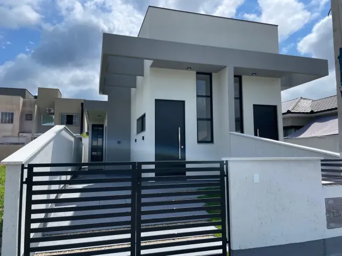 A/ Casa 2 dormitórios nova, pronta para morar, localizada no Loteamento Lisboa III em Forq