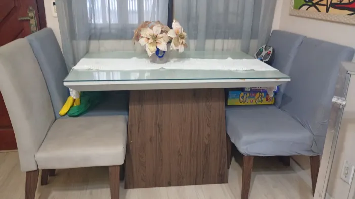Mesa 4 cadeiras