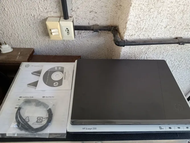 Vendo Scanner HP Scanjet 200, 2.400dpi, 48bits de cores Fotográfico, novo.