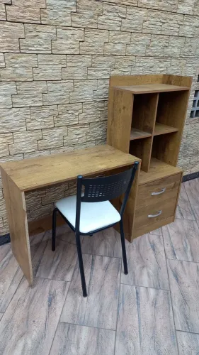 Entrego: Mesa para Computador e Estudos em madeira mdf com cadeira estofada