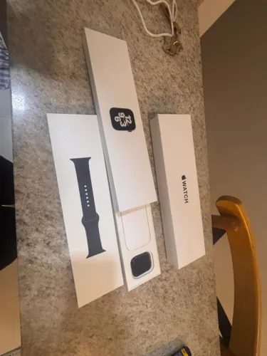 APPLE WATCH SE - SPACE GRAY ALUMINUM CASE MIDNIGHT SPORT BAND