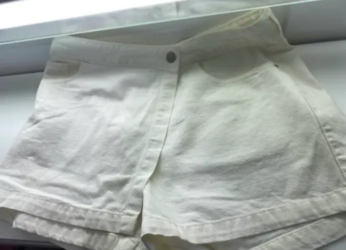 Short saia jeans Tamanho : 44 Cor: Branco / Off WHITE