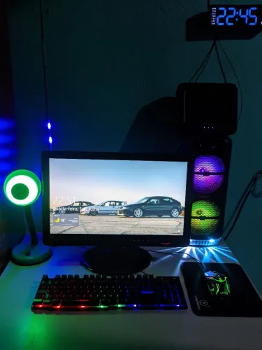 PC completo com vários acessórios