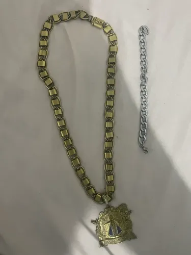 Cordão grande com pingente da nossa Senhora mais pulseira de pulso 