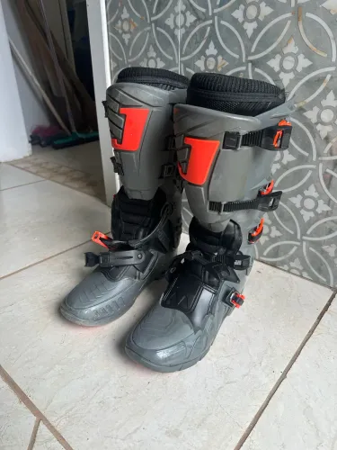 Bota de trilha Jett