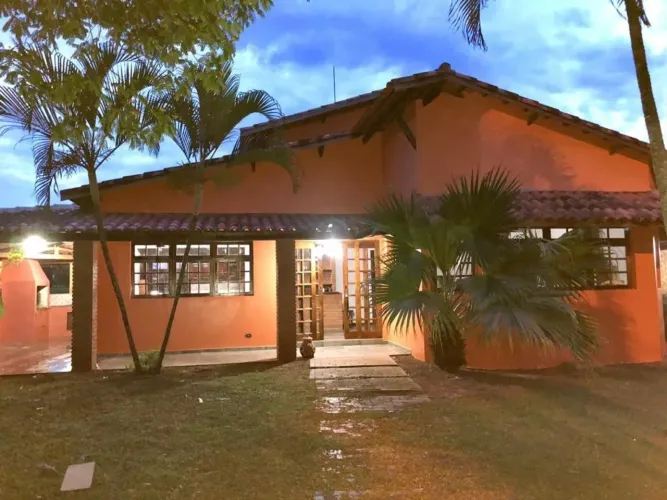 CASA RESIDENCIAL em Pardinho - São Paulo,