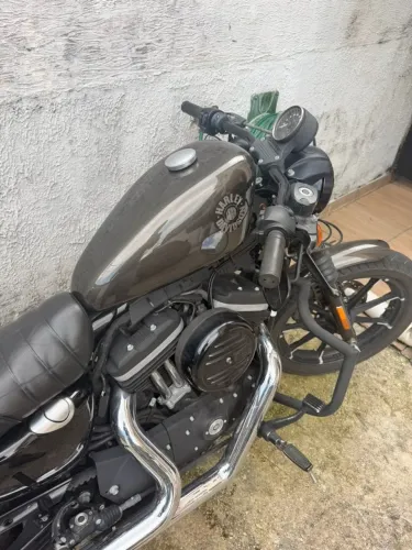 IRON 883 HARLEY DAVIDSON