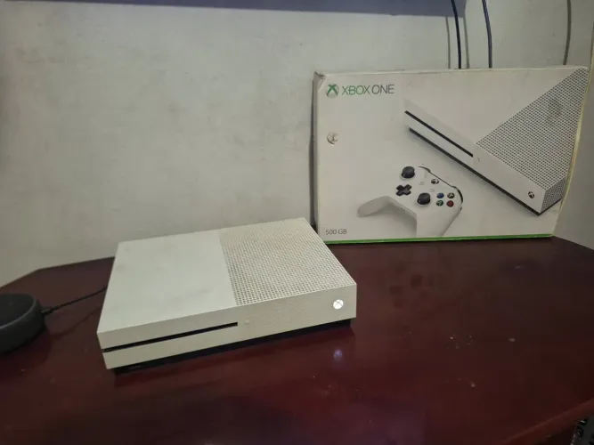 Xbox one S Branco + Jogos.