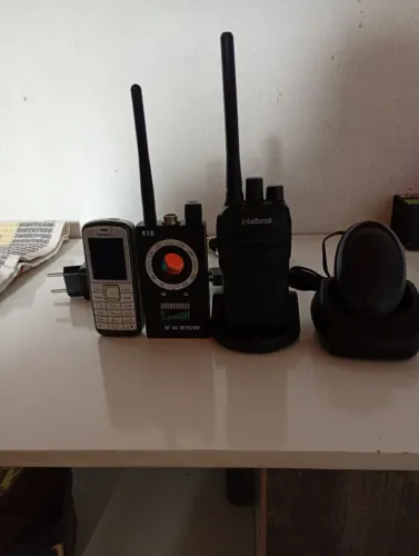 Rádio comunicação Intelbras e localizador de GPS modelo ka18