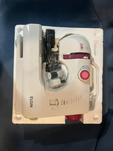 Máquina de Costura Bella Doméstica Portátil c/ 6 Pontos BI VOLT 100-240