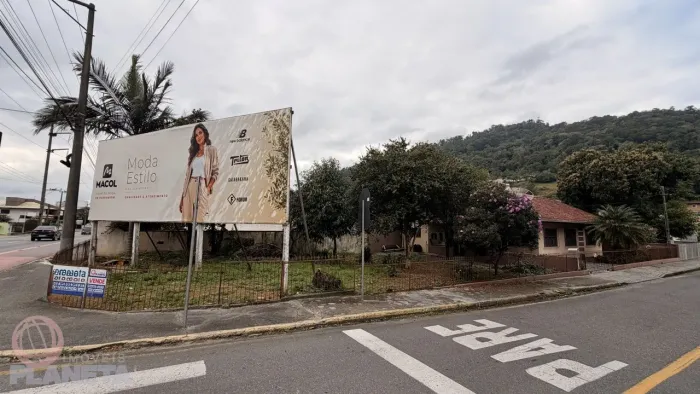 Terreno de esquina na Ilha da Figueira Excelente potencial para investimento e construção