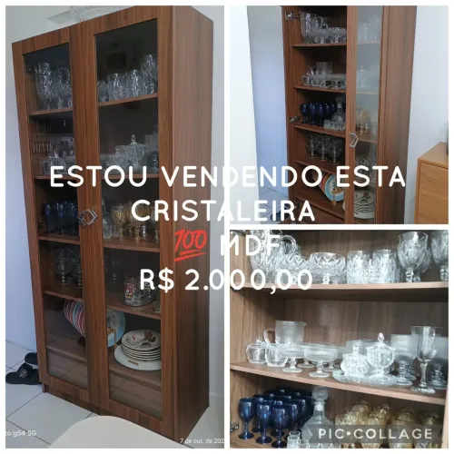 Vendo essa cristaleira pouco dias de comprada, valor $ 2.000 reais volor negociável.