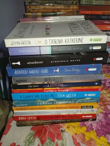 Livros seminovos 25 reais cada um