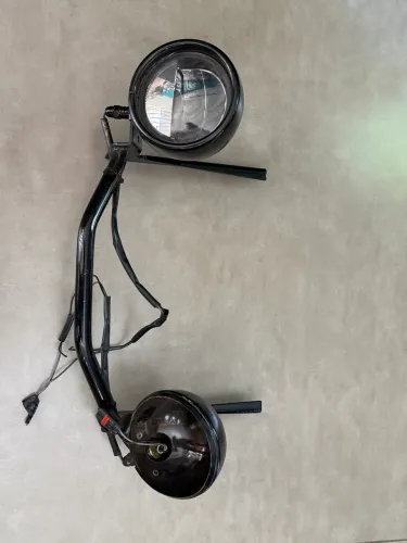 Suporte Farol auxiliar Harley Davidson com avaria