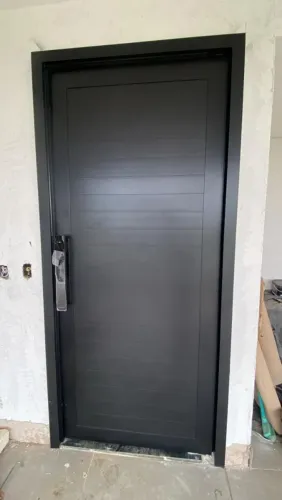 Porta de alumínio fabricação própria 